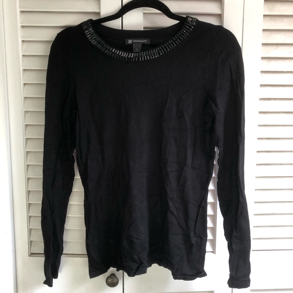 🟢 Black Beaded Neck Sweater